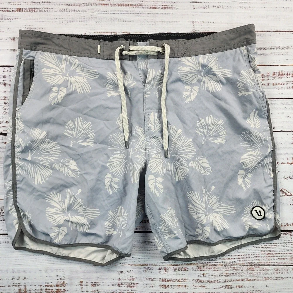 Vuori Cruise Boardshorts Mens 38 Ink Hydrangea Floral Swim Trunks V314 Blue Grey